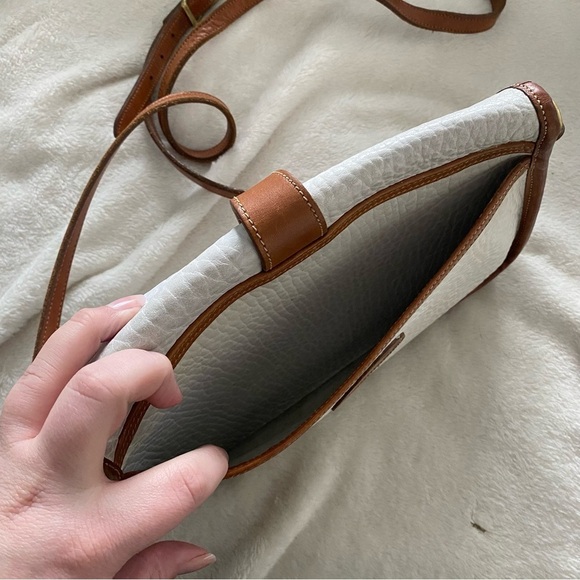 Vintage Dooney & Bourke White Leather Crossbody - Picture 10 of 12